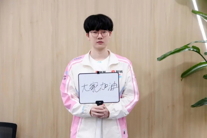 BLG下路选手Viper更新动态: 新一年大家一起加油!