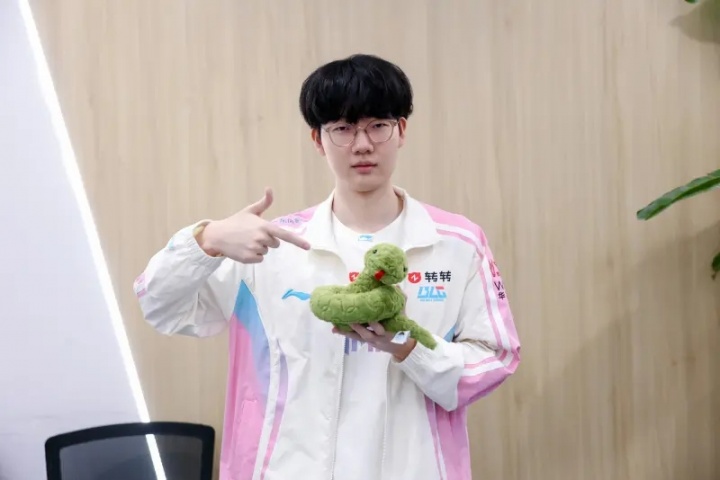 BLG下路选手Viper更新动态: 新一年大家一起加油!